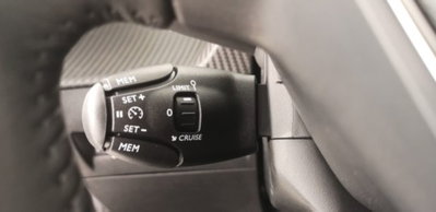 Peugeot 208 1.2 turbo Allure 100cv (9)