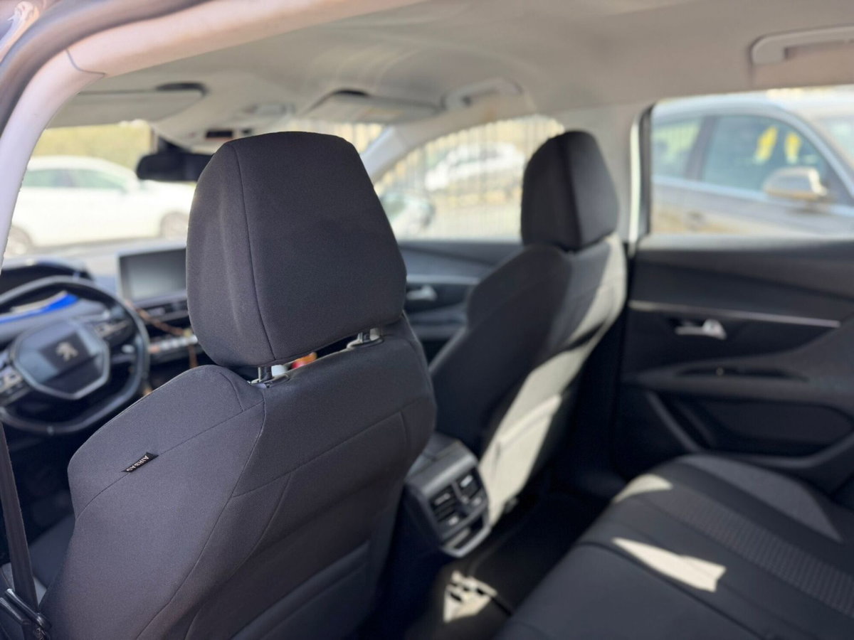 Peugeot 3008 BlueHDi 130 S&S EAT8 GT Line (12)