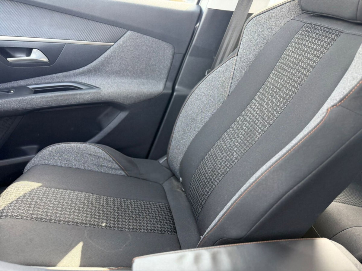 Peugeot 3008 BlueHDi 130 S&S EAT8 GT Line (14)