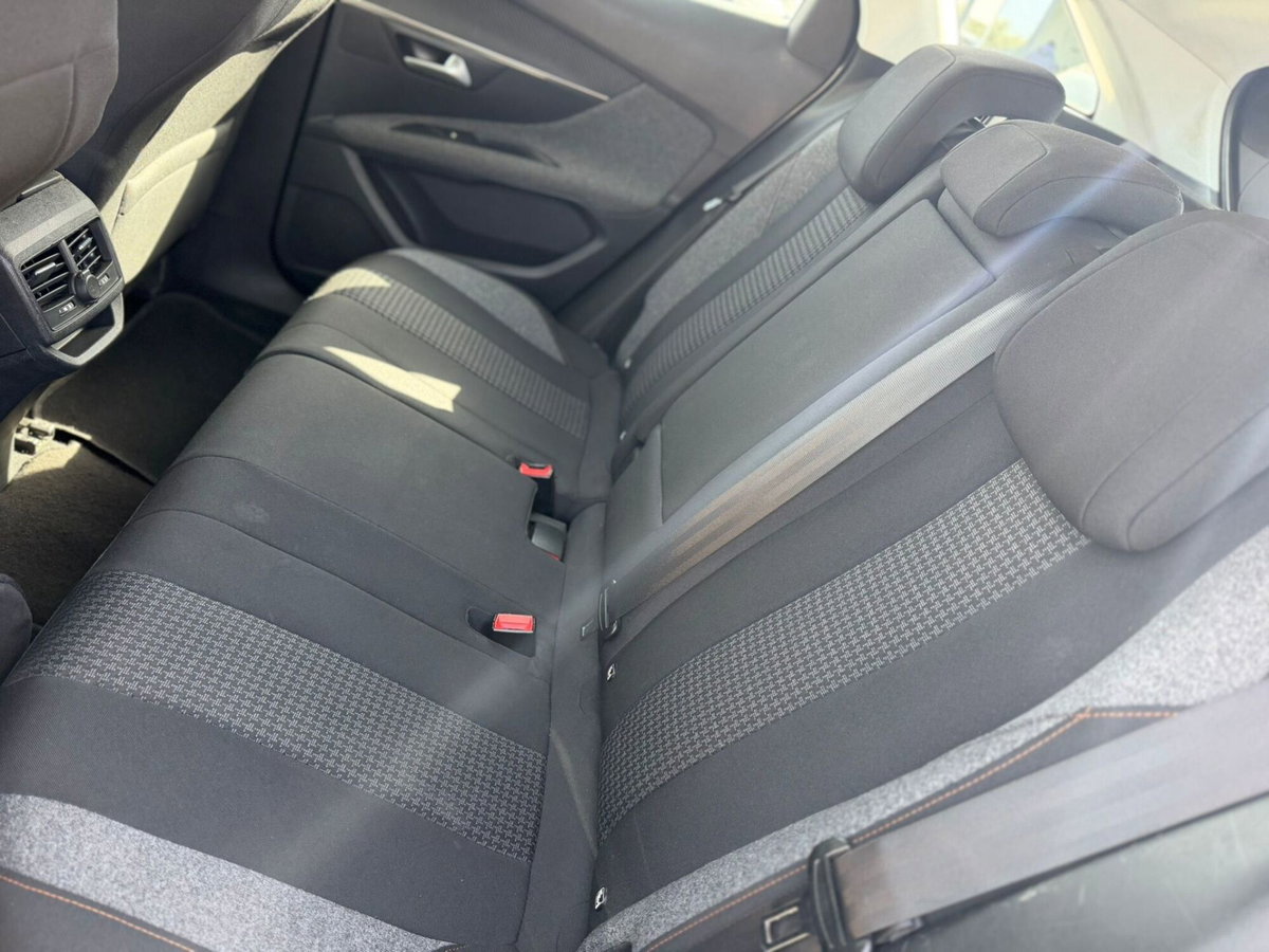 Peugeot 3008 BlueHDi 130 S&S EAT8 GT Line (16)