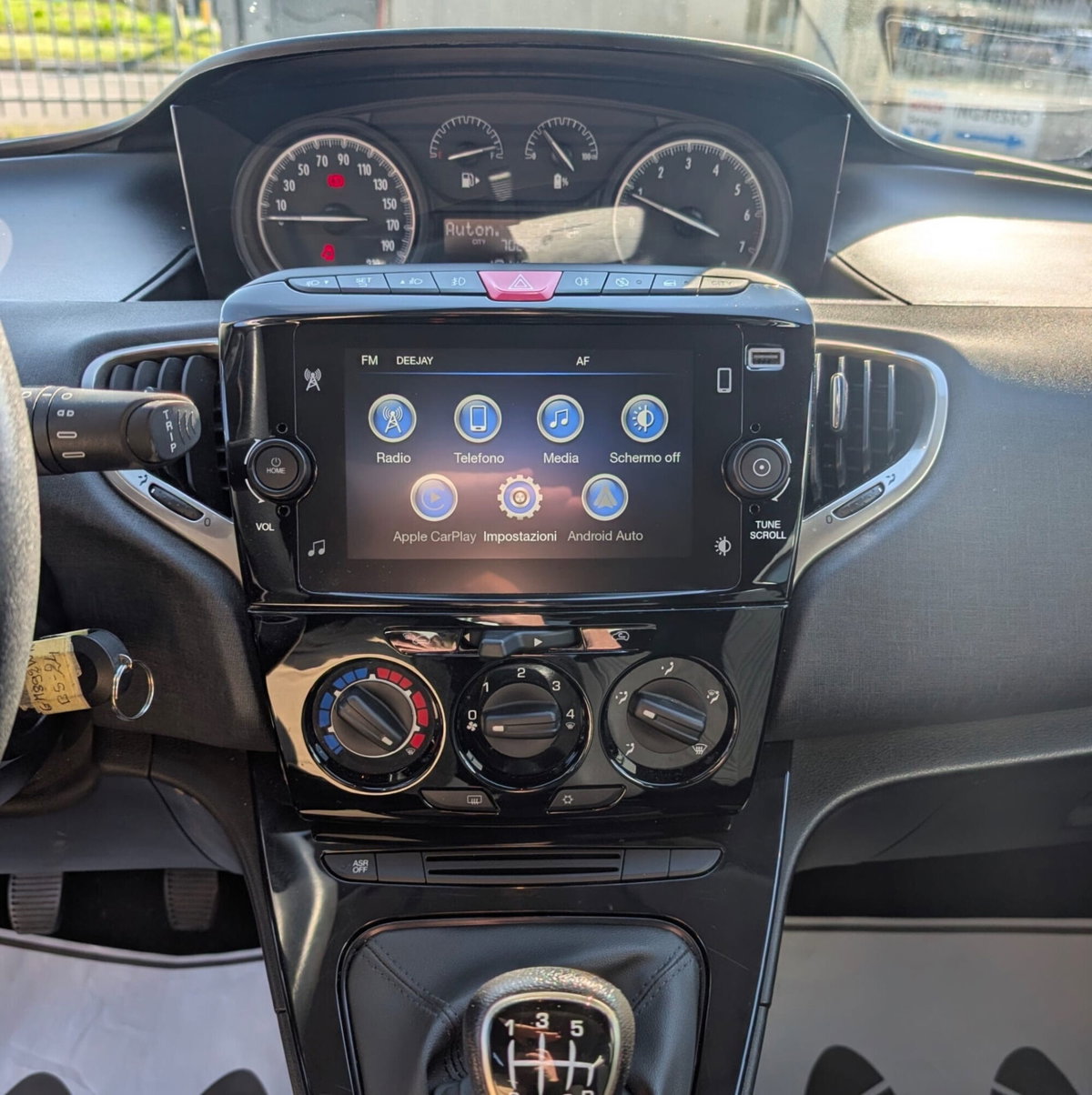 Lancia Ypsilon 1.2 69 CV 5 porte Gold (9)