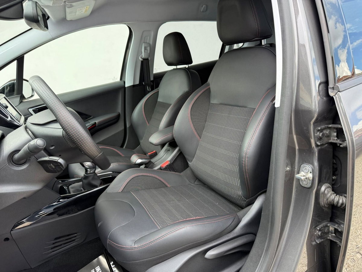 Peugeot 2008 BlueHDi 100 S&S GT Line (13)