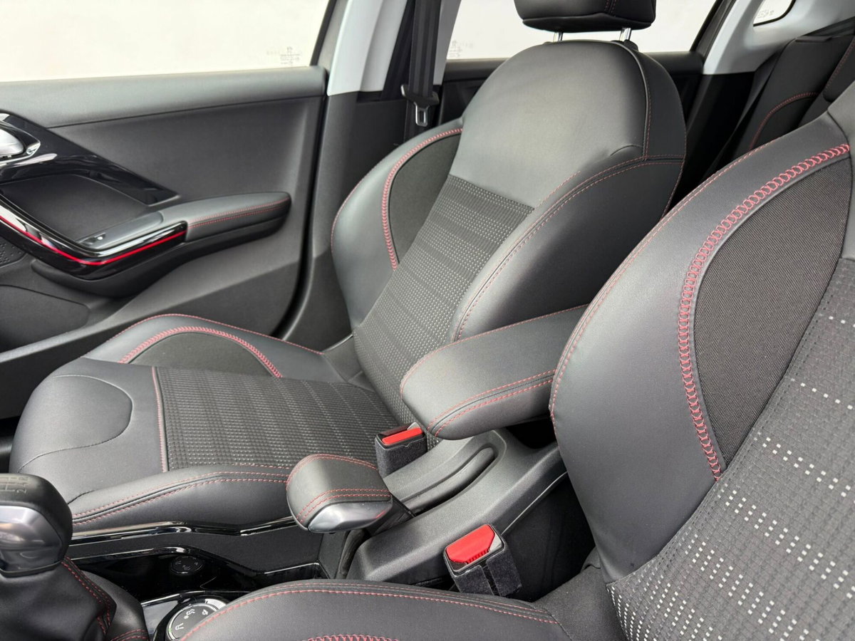 Peugeot 2008 BlueHDi 100 S&S GT Line (14)