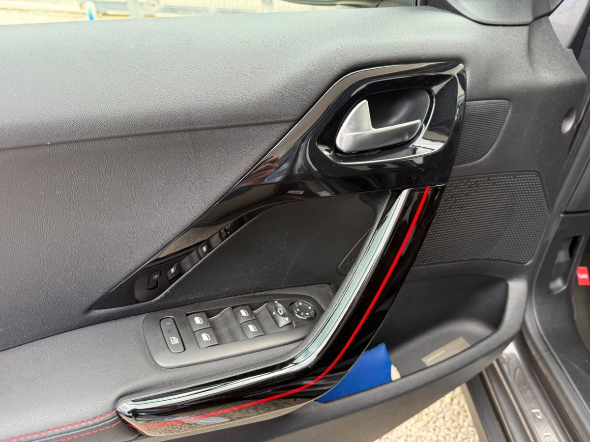 Peugeot 2008 BlueHDi 100 S&S GT Line (15)
