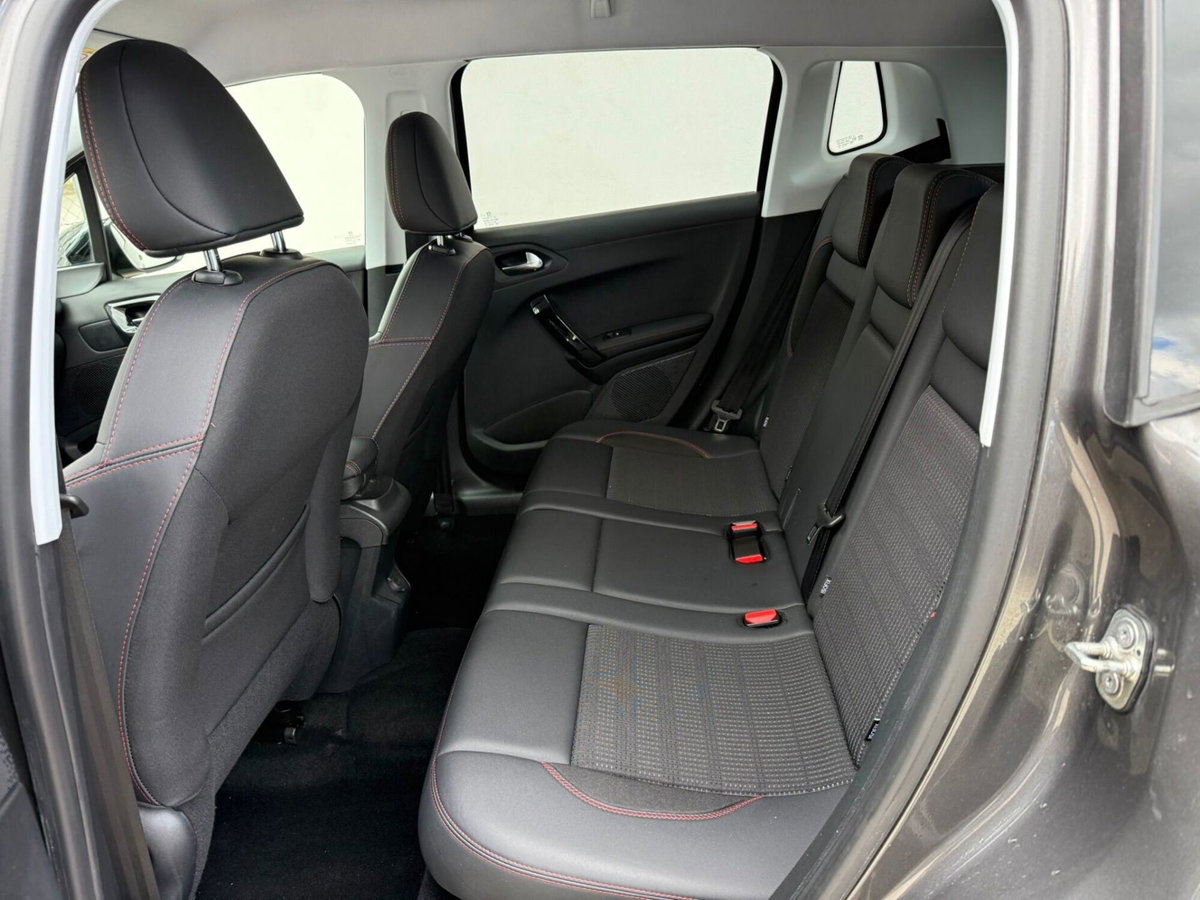 Peugeot 2008 BlueHDi 100 S&S GT Line (17)