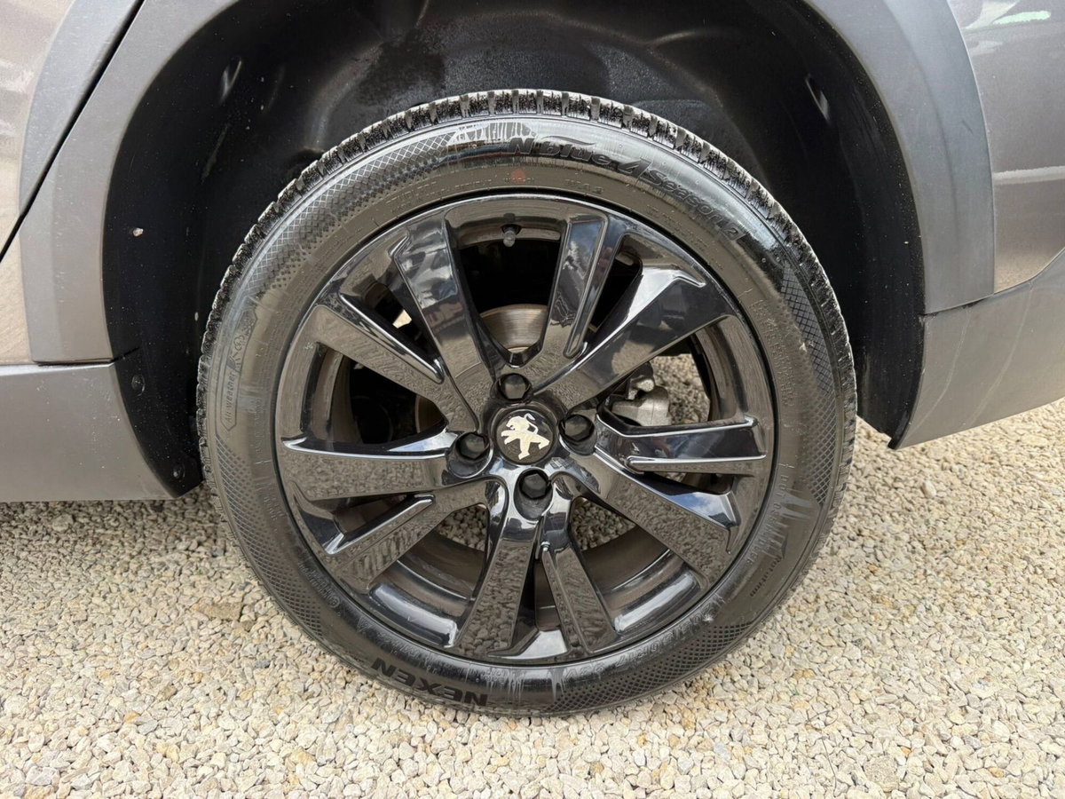 Peugeot 2008 BlueHDi 100 S&S GT Line (9)