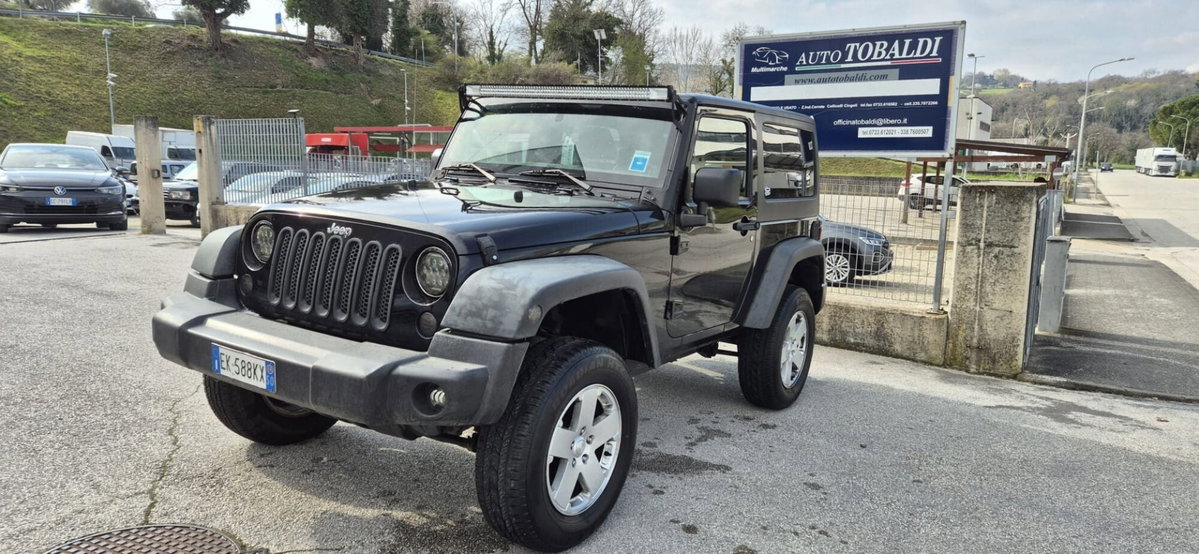 Jeep Wrangler Unlimited 2.8 CRD DPF Sahara (2)