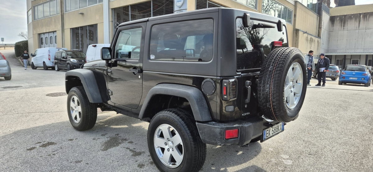 Jeep Wrangler Unlimited 2.8 CRD DPF Sahara (3)