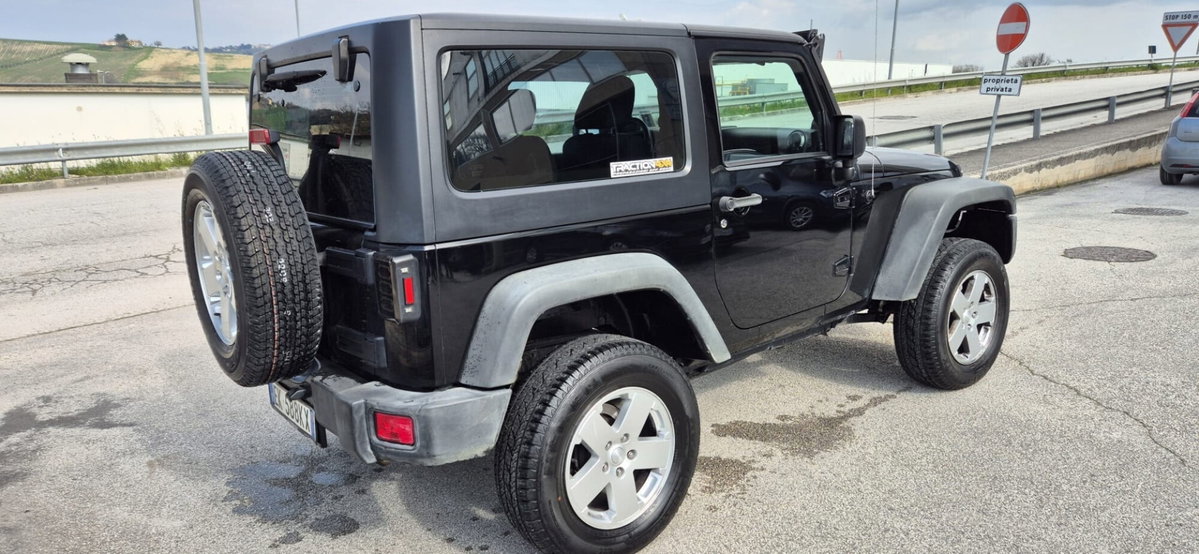 Jeep Wrangler Unlimited 2.8 CRD DPF Sahara (4)