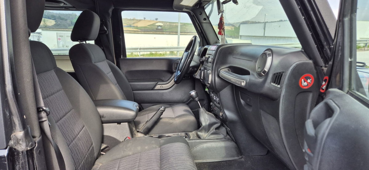 Jeep Wrangler Unlimited 2.8 CRD DPF Sahara (5)