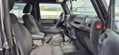 Jeep Wrangler Unlimited 2.8 CRD DPF Sahara (5)