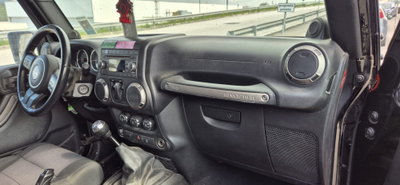Jeep Wrangler Unlimited 2.8 CRD DPF Sahara (6)
