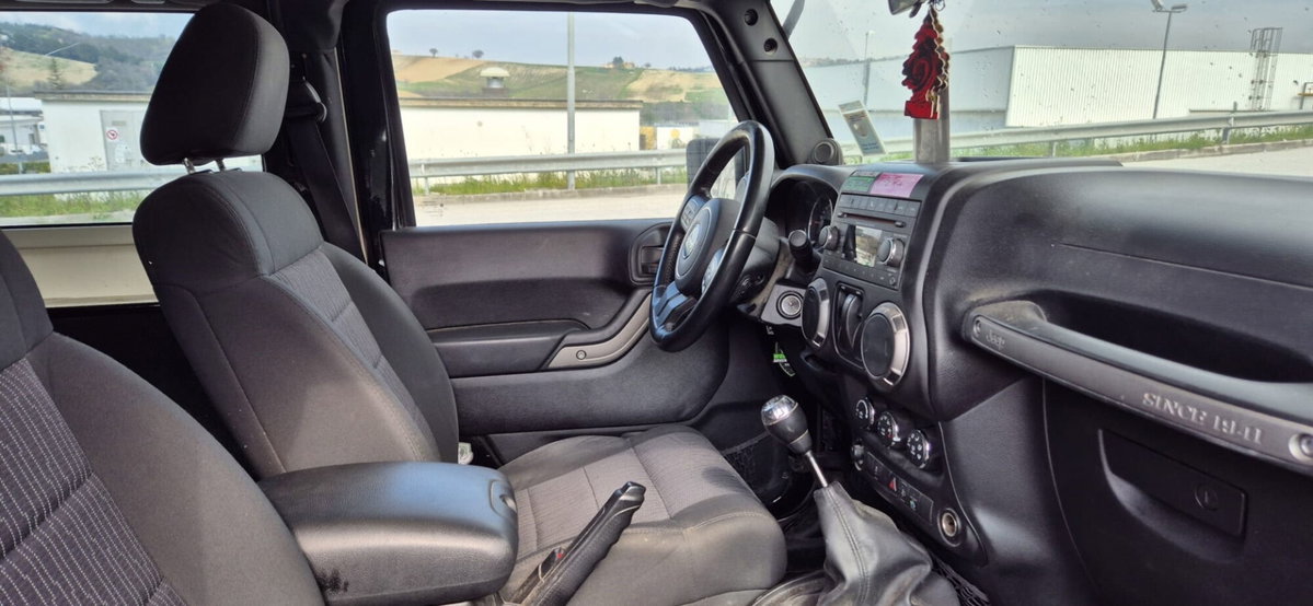 Jeep Wrangler Unlimited 2.8 CRD DPF Sahara (7)