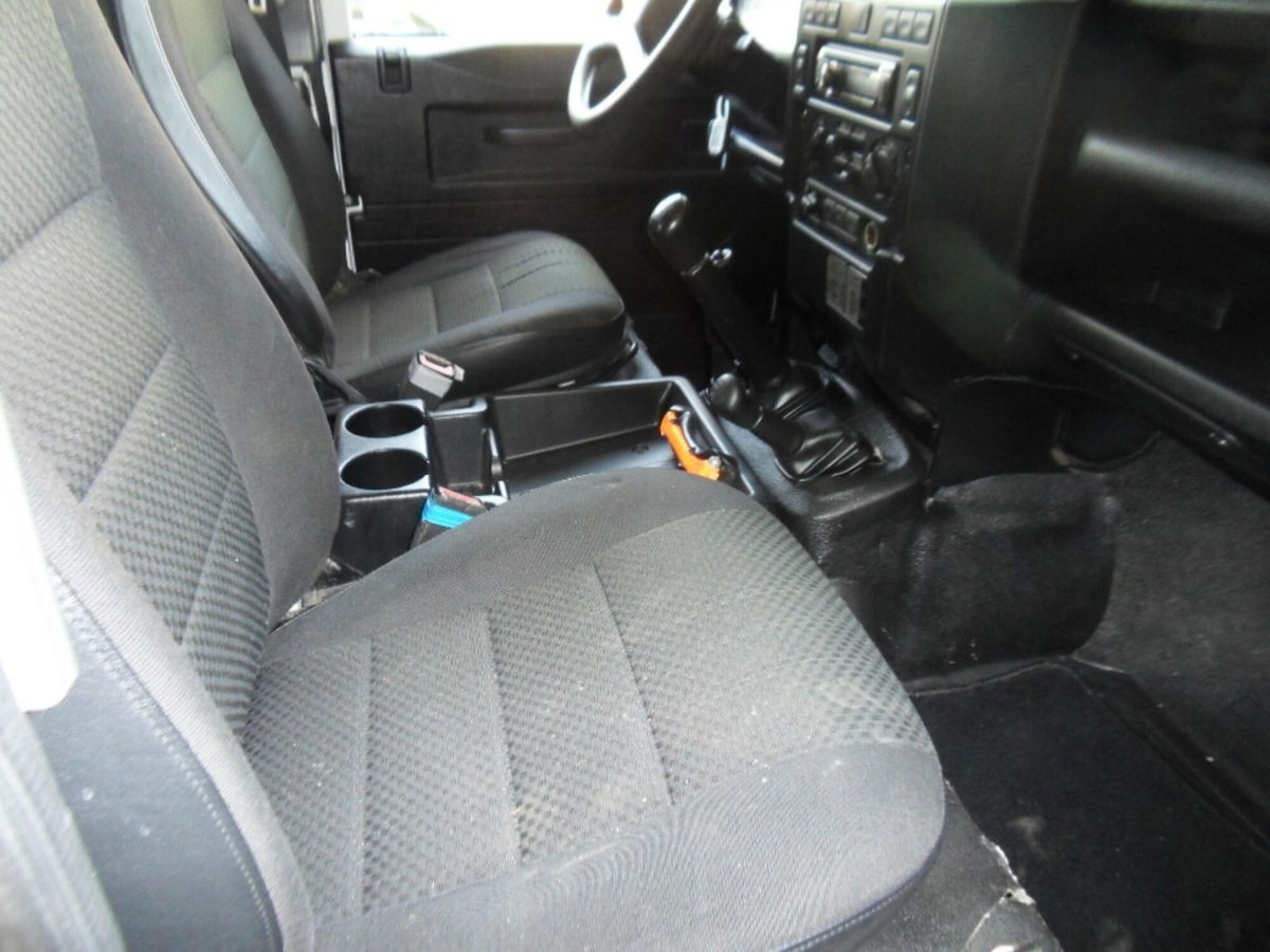Land Rover Defender 90 2.2 TD4 Station Wagon N1 (12)