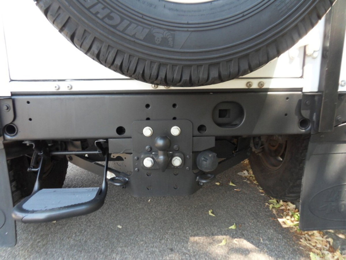 Land Rover Defender 90 2.2 TD4 Station Wagon N1 (13)