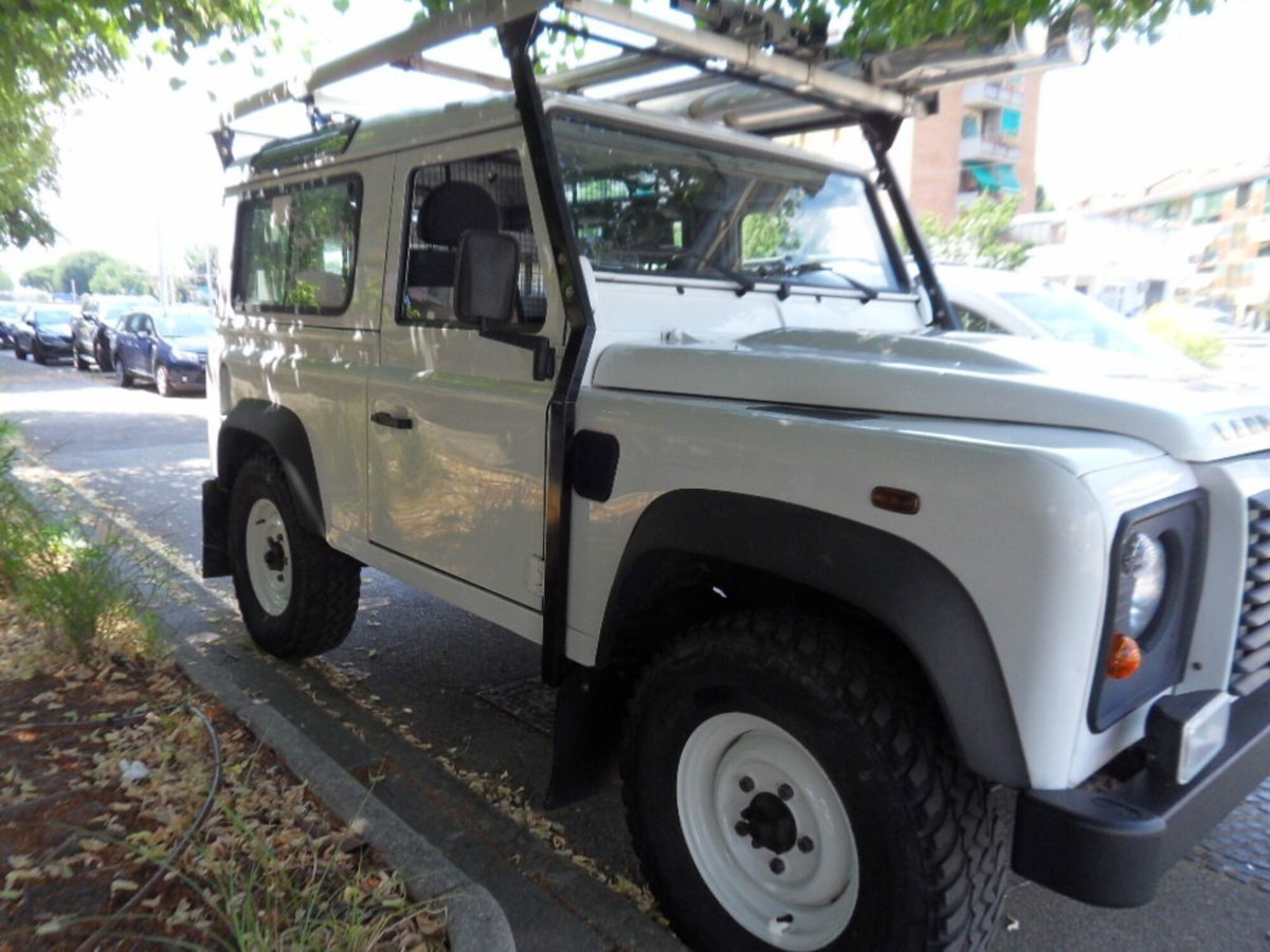 Land Rover Defender 90 2.2 TD4 Station Wagon N1 (3)