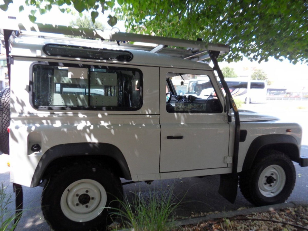 Land Rover Defender 90 2.2 TD4 Station Wagon N1 (4)