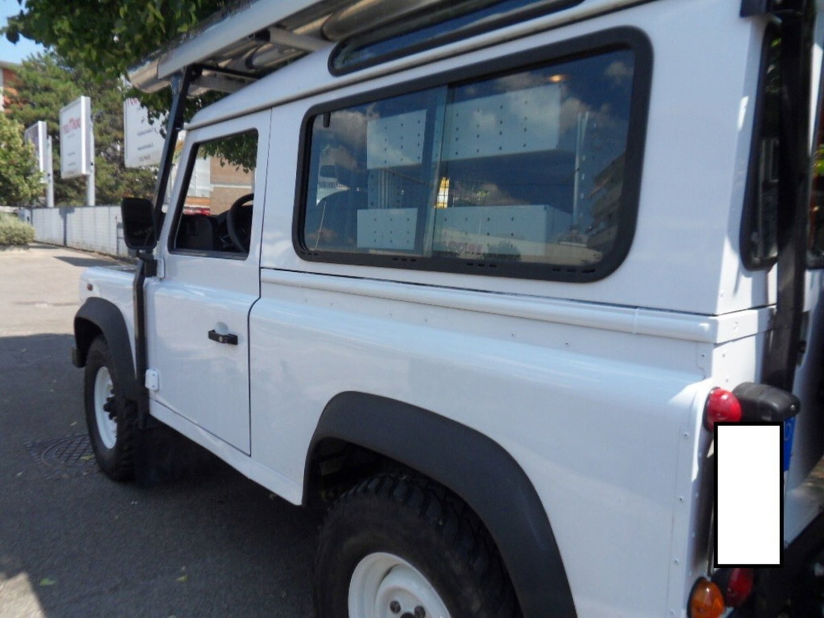 Land Rover Defender 90 2.2 TD4 Station Wagon N1 (5)