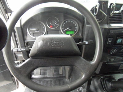 Land Rover Defender 90 2.2 TD4 Station Wagon N1 (6)