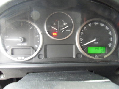 Land Rover Defender 90 2.2 TD4 Station Wagon N1 (8)