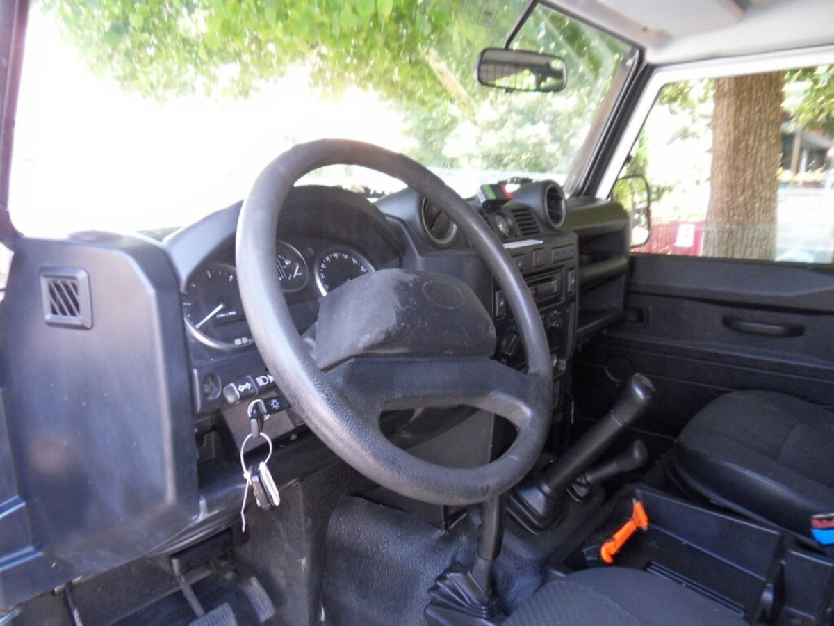 Land Rover Defender 90 2.2 TD4 Station Wagon N1 (9)