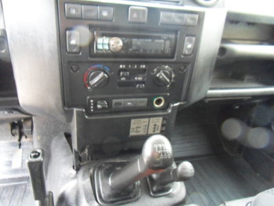 Land Rover Defender 90 2.2 TD4 Station Wagon N1 (9)