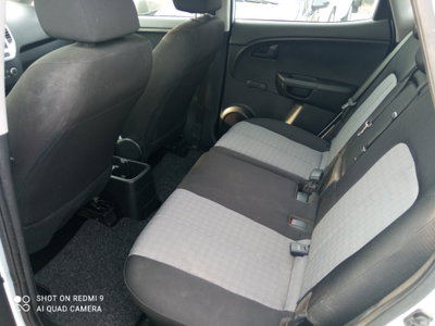 Kia Venga 1.4 CVVT Active (10)