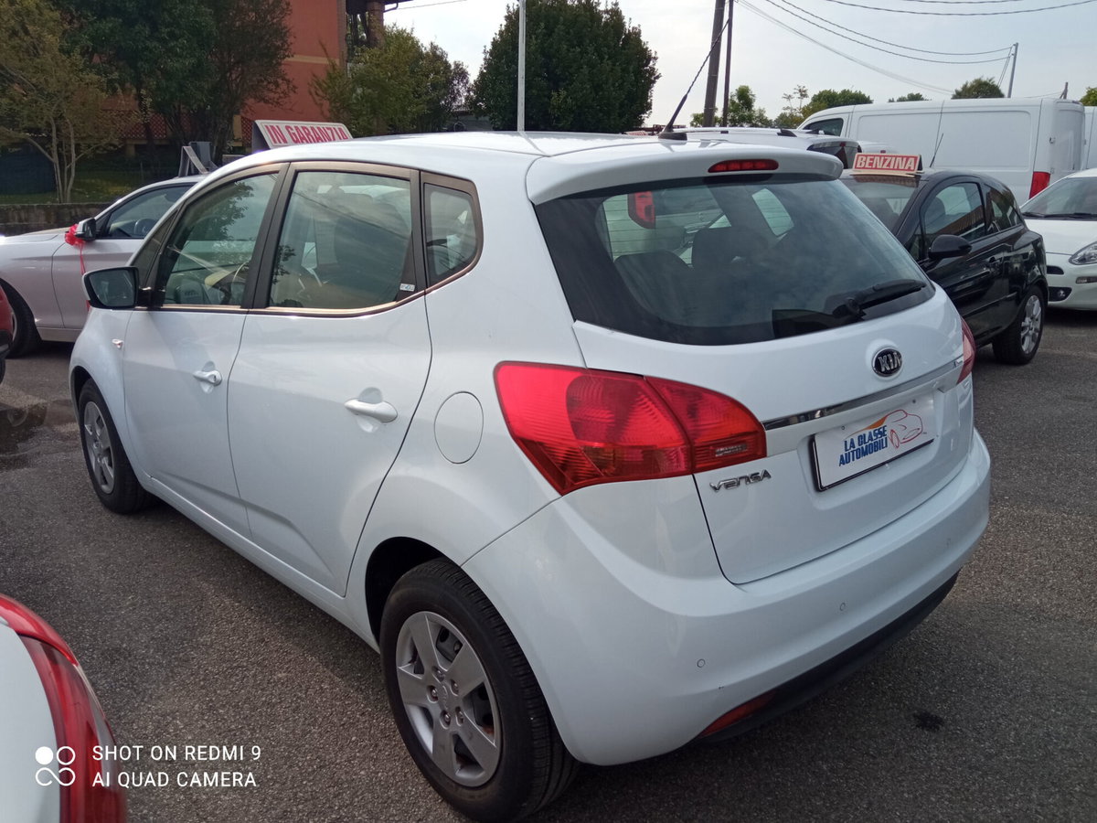 Kia Venga 1.4 CVVT Active (2)