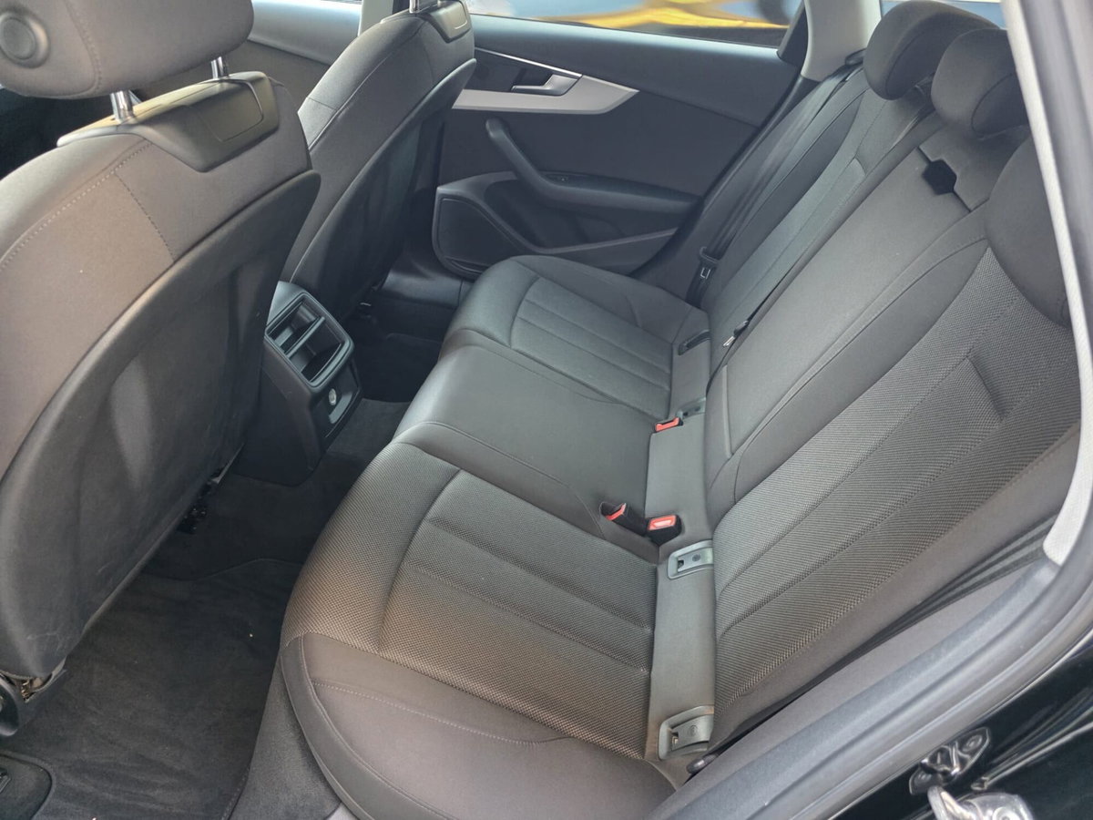 Audi A4 Avant 30 TDI/136 CV S tronic Business Advanced (17)