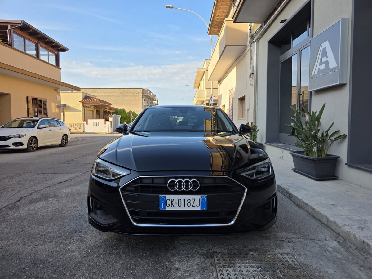 Audi A4 Avant 30 TDI/136 CV S tronic Business Advanced (4)