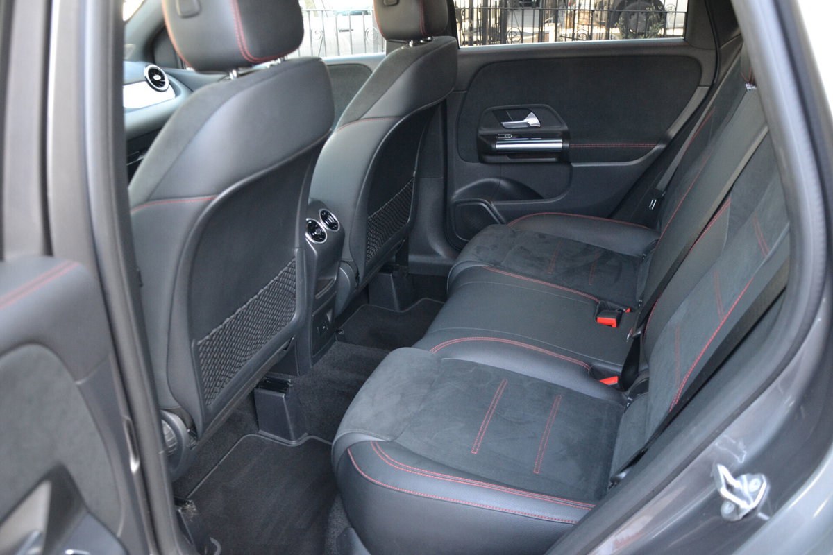 Mercedes-Benz Classe B 180 d Premium (19)