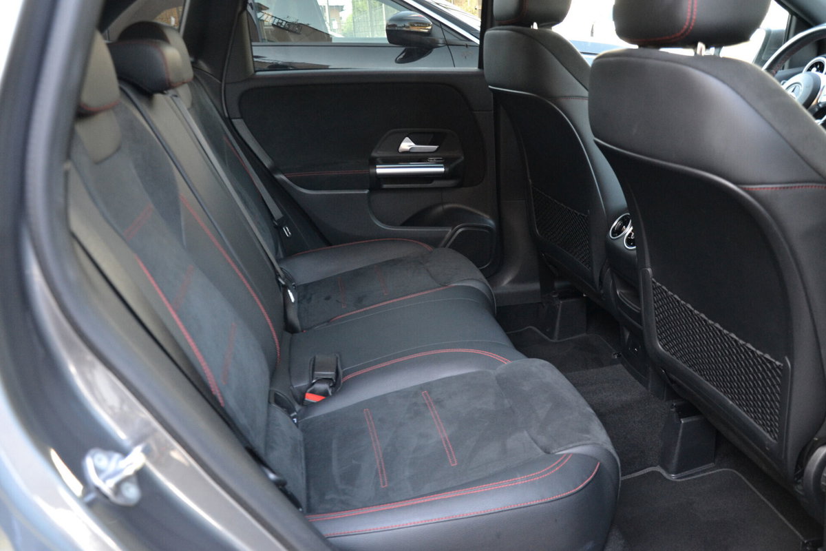 Mercedes-Benz Classe B 180 d Premium (9)