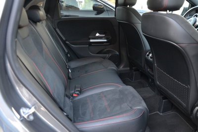 Mercedes-Benz Classe B 180 d Premium (9)
