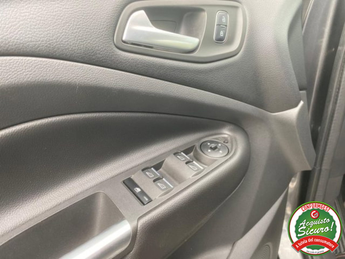 Ford Kuga 1.5 TDCI 120CV S&S 2WD Powershift ST-Line Business (11)