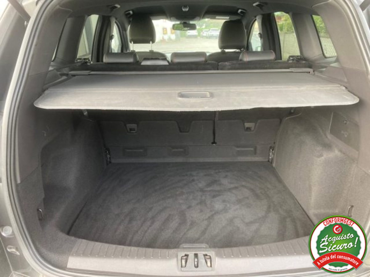 Ford Kuga 1.5 TDCI 120CV S&S 2WD Powershift ST-Line Business (9)