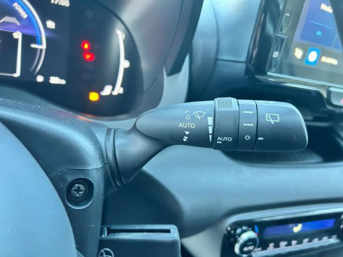 Toyota Yaris 1.5 Hybrid 5 porte Trend (18)