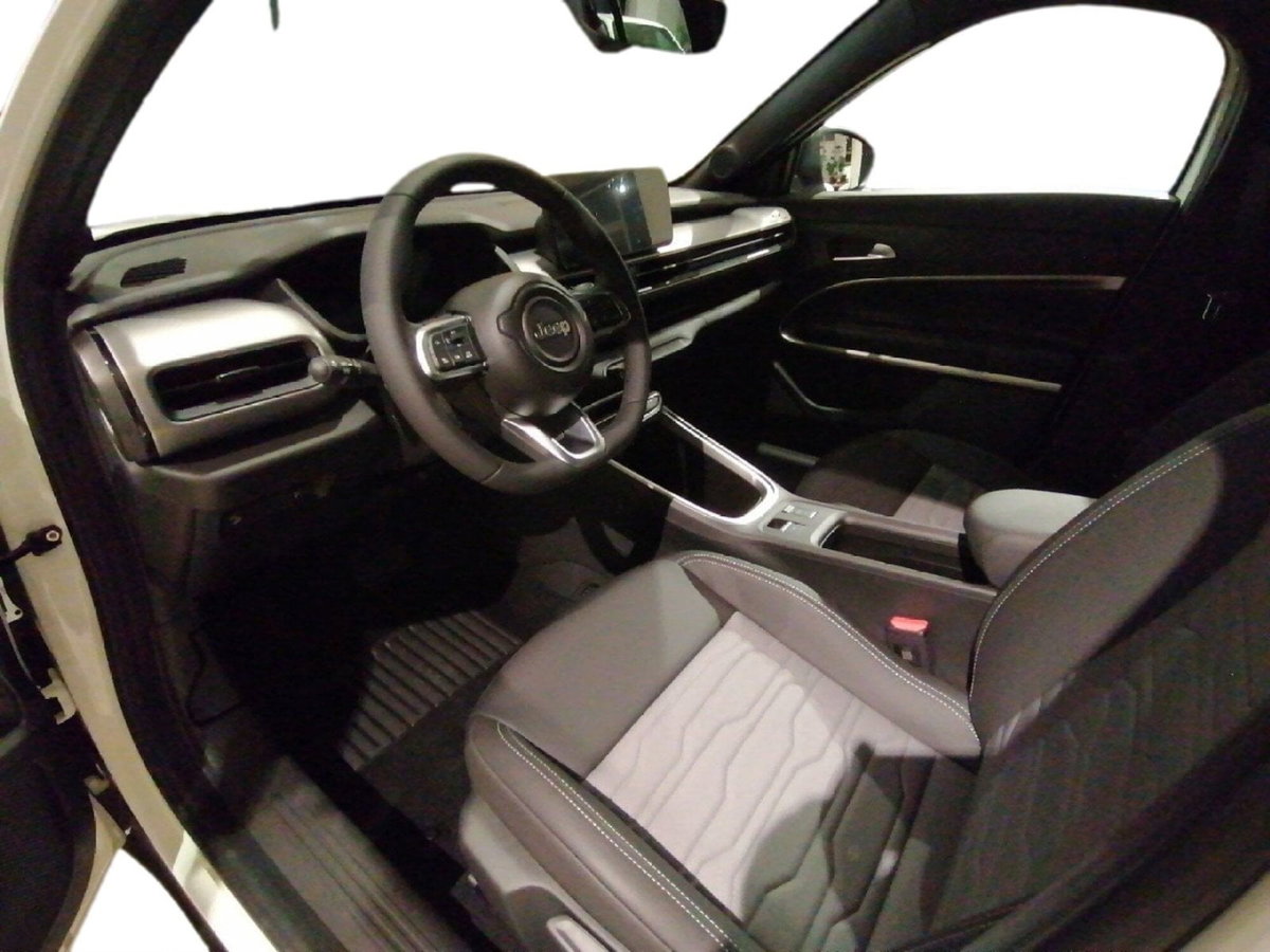 Jeep Avenger 1.2 turbo e-hybrid mhev Upland 4xe 145cv edct6 (6)