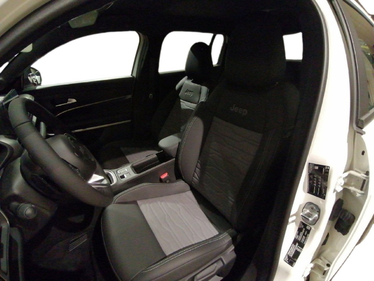 Jeep Avenger 1.2 turbo e-hybrid mhev Upland 4xe 145cv edct6 (9)