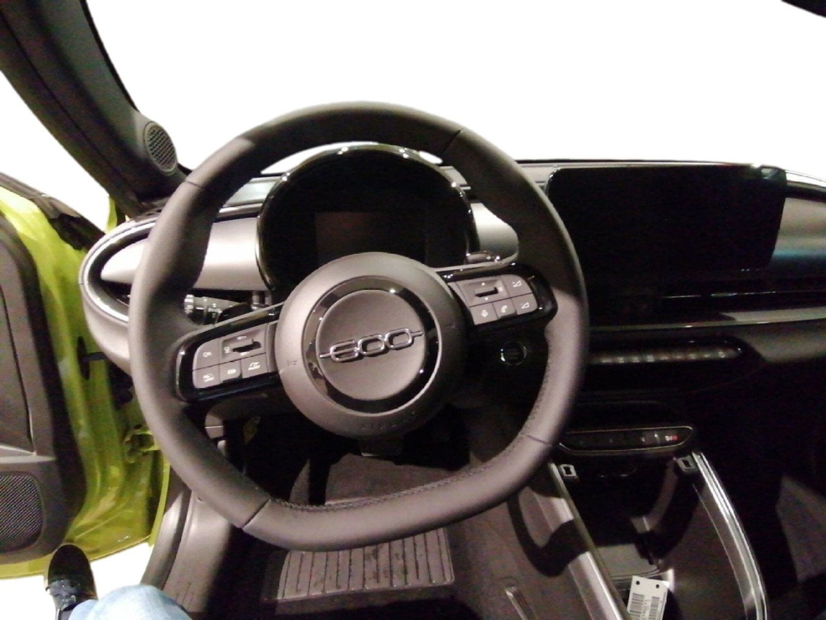 Fiat 600 1.2 hybrid 145cv auto (10)
