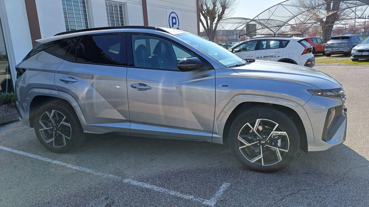 Hyundai Tucson 1.6 hev Xtech 2wd 239cv auto (6)