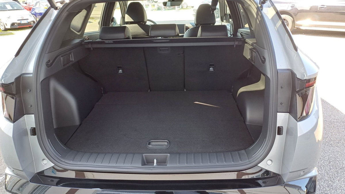 Hyundai Tucson 1.6 hev Xtech 2wd 239cv auto (9)