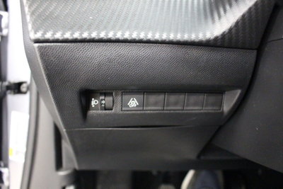 Peugeot 2008 1.2 puretech Active s&s 100cv (17)