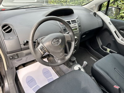 Toyota Yaris 1.3 3 porte M-MT S (10)