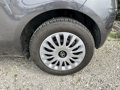 Toyota Yaris 1.3 3 porte M-MT S (6)