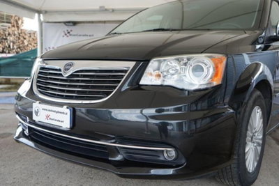 Lancia Voyager 2.8 Turbodiesel Platinum 177 CV (7)
