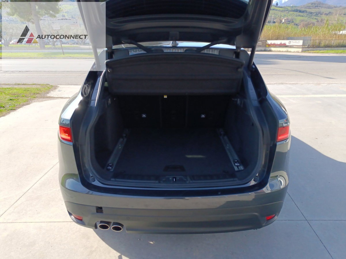 Jaguar F-Pace 2.0 D 180 CV AWD R-Sport (14)