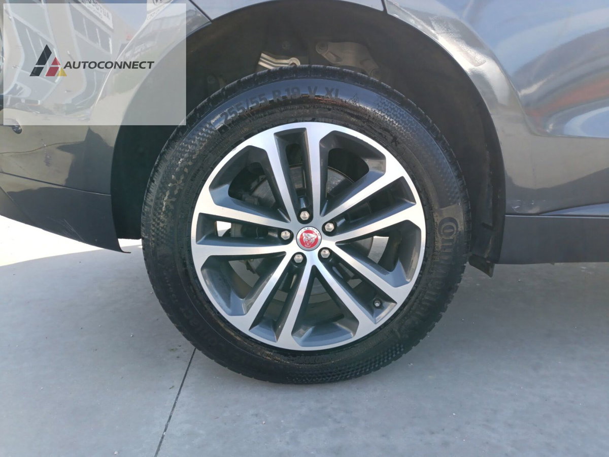Jaguar F-Pace 2.0 D 180 CV AWD R-Sport (15)
