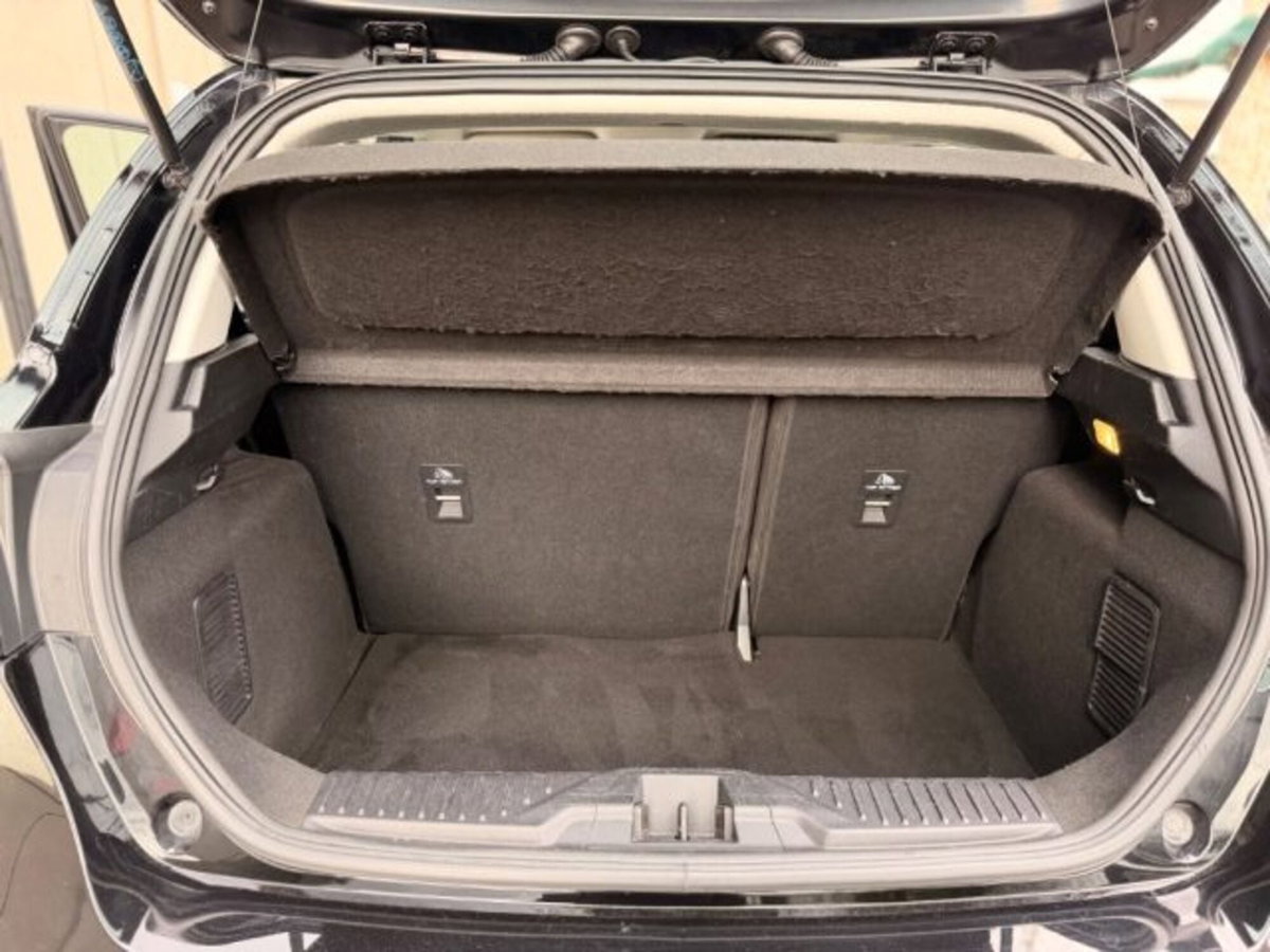 Ford Fiesta 1.1 75 CV 5 porte Titanium (12)