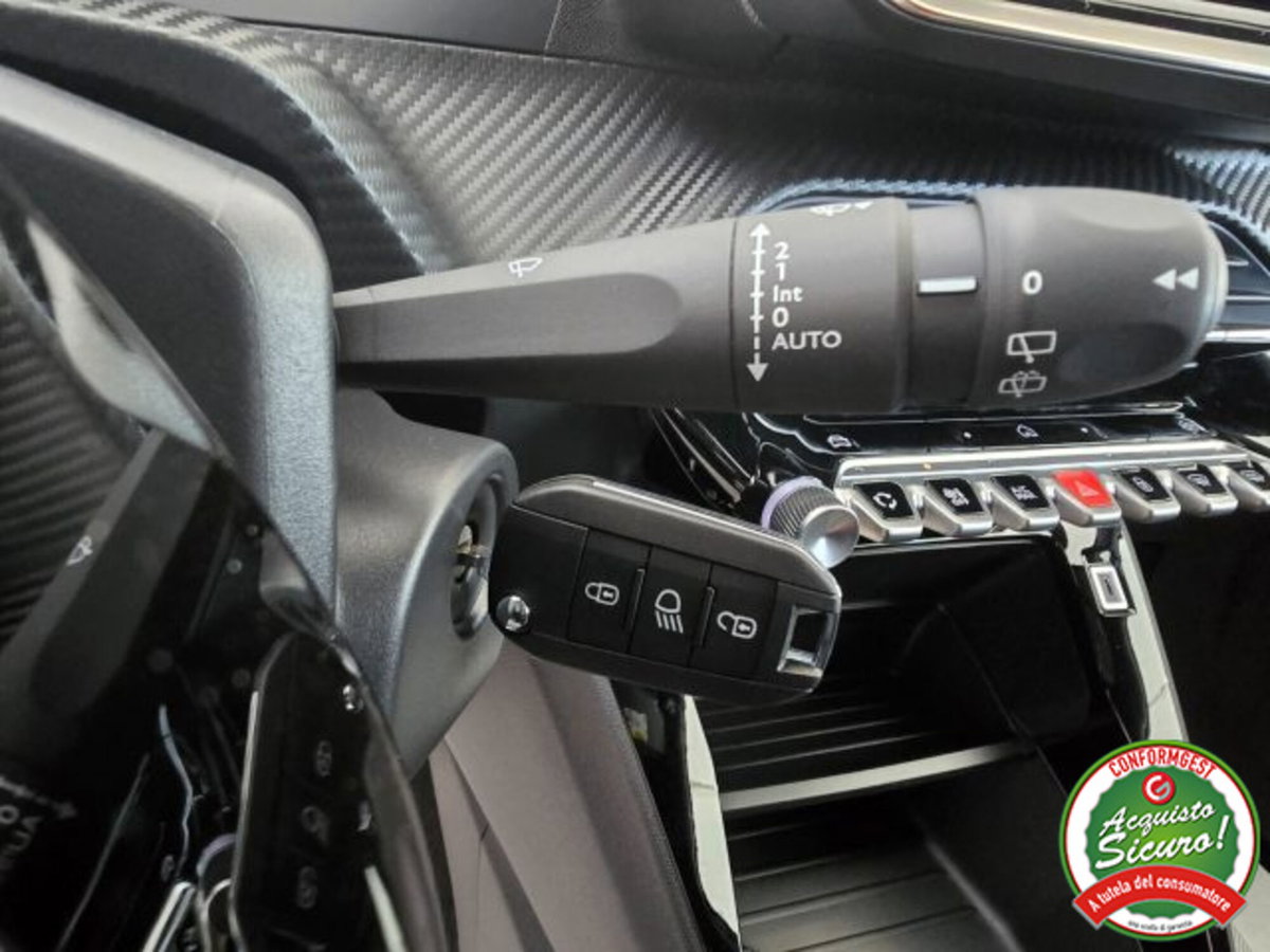 Peugeot 2008 PureTech 100 S&S Allure (12)