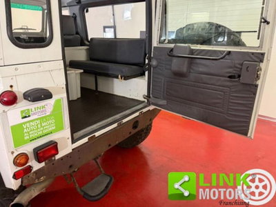 Land Rover Defender 90 2.5 Td5 Station Wagon (14)